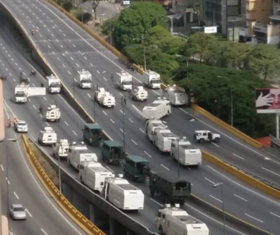 La “gloriosa” GNB estrenó sus tanquetas importadas de China este #9Jun en la Fajardo