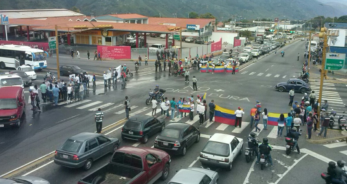 Así se desarrolla el plantón en Mérida #5Jun (Fotos)