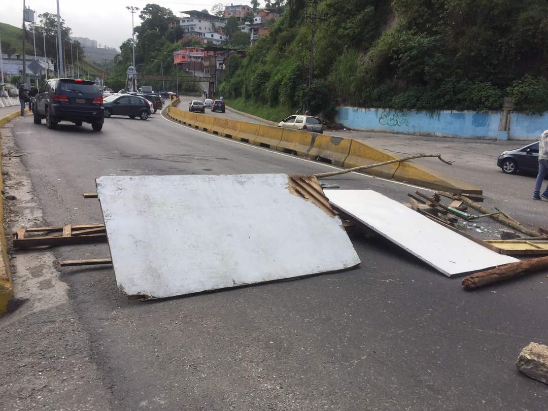 Reportan detención de manifestantes en Montaña Alta #12Jun