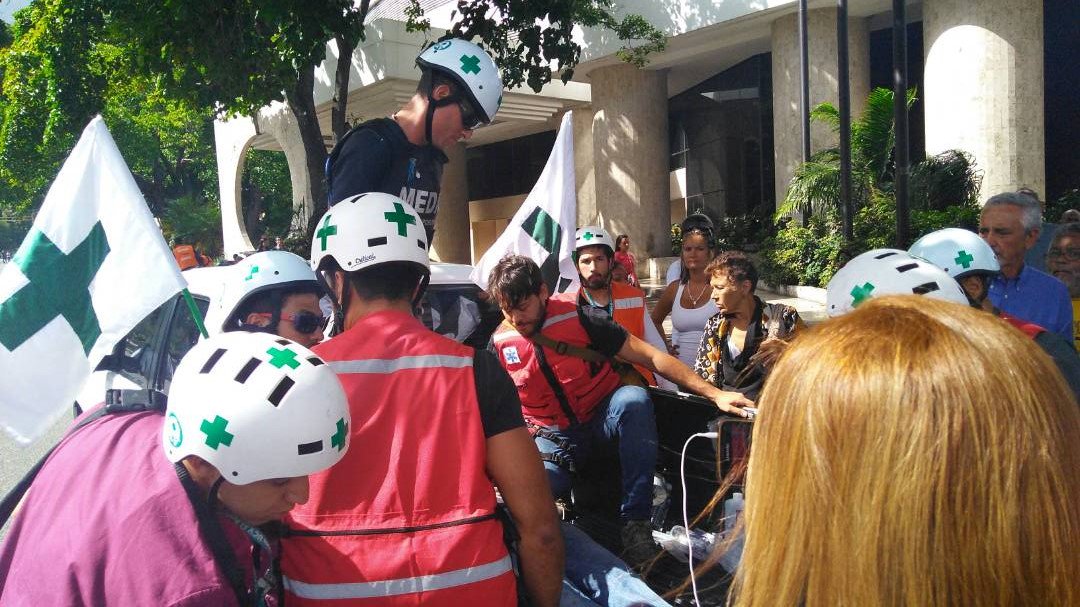 Se lanzó desde el Distribuidor Altamira para evitar ser detenido por la GNB (Fotos)