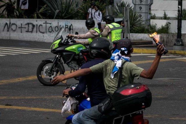 Cuerpos de seguridad redoblan la represión en las marchas. La resistencia sigue. Foto: EFE