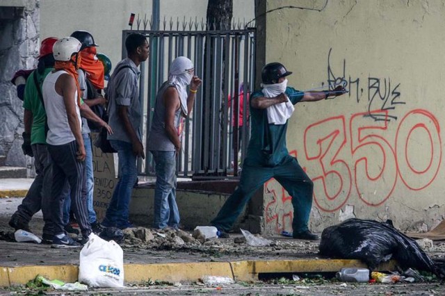 Cuerpos de seguridad redoblan la represión en las marchas. La resistencia sigue. Foto: EFE