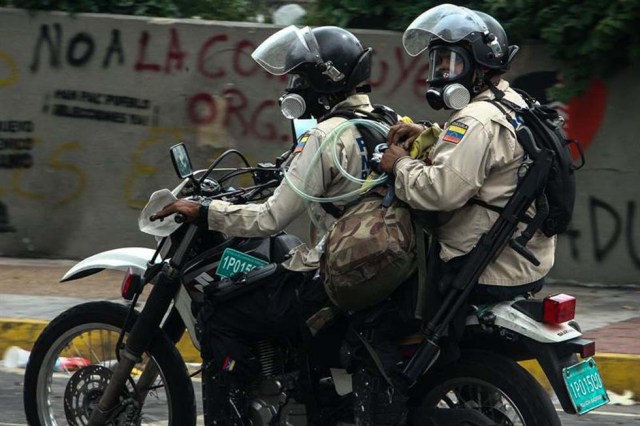 Cuerpos de seguridad redoblan la represión en las marchas. La resistencia sigue. Foto: EFE