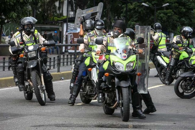 Cuerpos de seguridad redoblan la represión en las marchas. La resistencia sigue. Foto: EFE