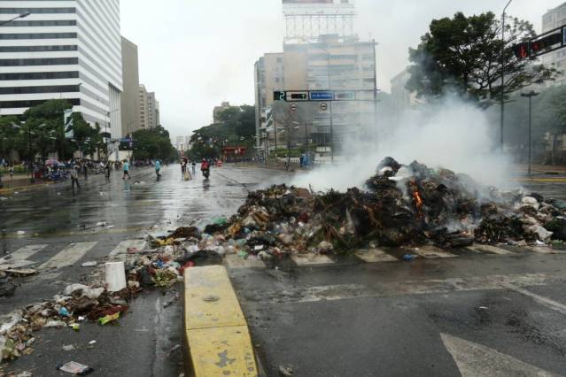 Manifestantes concentrados en la Plaza Francia de Altamira / Fotos: Will Jiménez - La Patilla