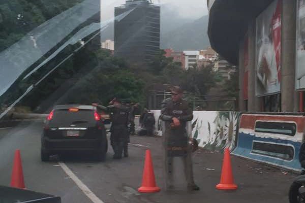 Foto: GNB cierra los accesos a Plaza Venezuela este jueves / Cortesía 