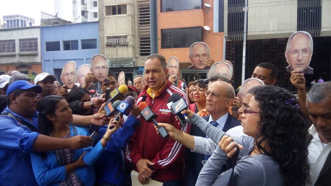 Richard Blanco rechaza acusaciones en su contra y solicita medidas de protección a la FGR