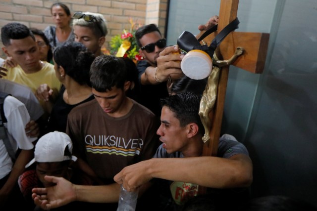 Funeral de Neomar Lander / REUTERS/Marco Bello