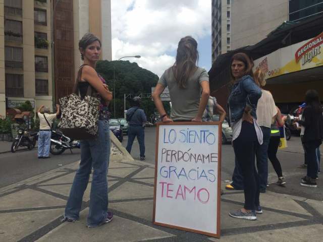 Manifestantes cierran la avenida Francisco de Miranda contra el Gobierno de Maduro, la represión y la Constituyente / Foto: Régulo Gómez - La Patilla