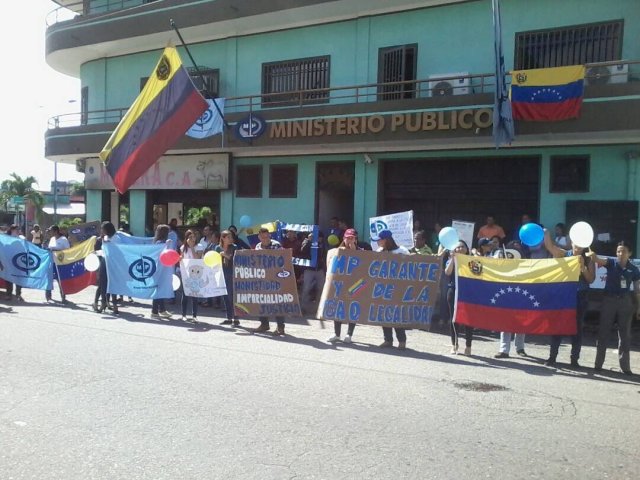 Foto: Protesta de Fiscales y trabajadores Ministerio Publicó en Yaracuy / Biagio Pilieri?