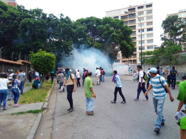 Reprimen a manifestantes en Montalban 