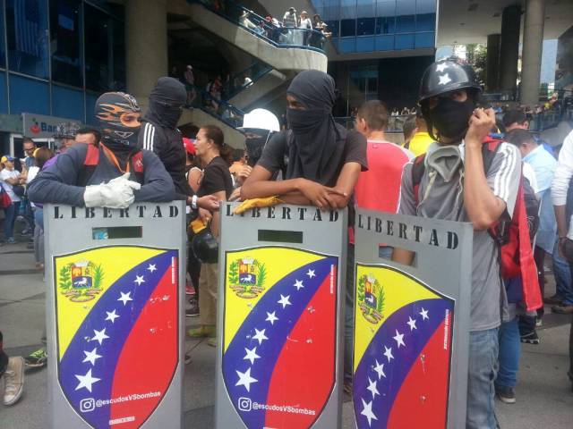 Manifestantes llegan a Parque Cristal. Foto: Pamela Toledo.