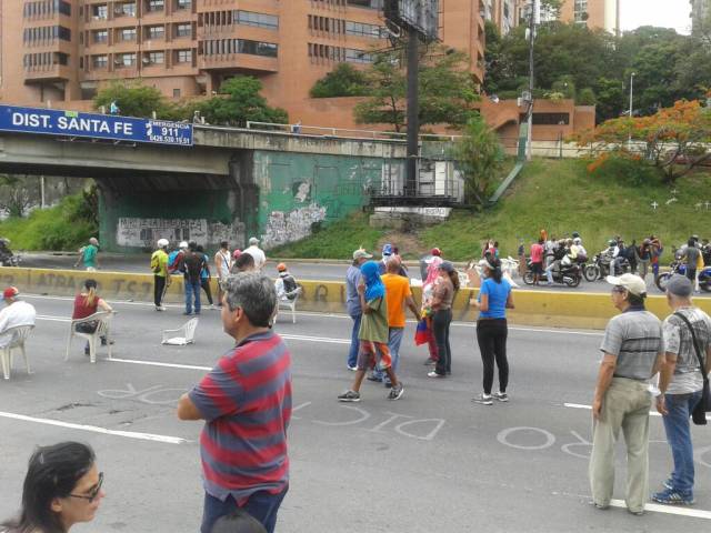 Plantón en el Distribuidor Santa Fe / Foto @Dereckb