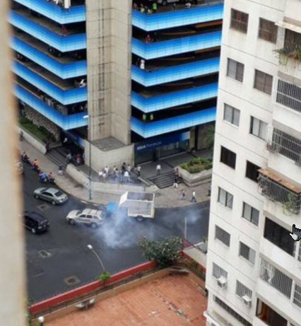 PNB lanza bombas lacrimógenas en La Candelaria #7Jun / Foto @CanelonDelvalle