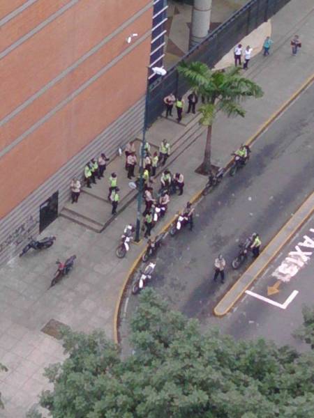 PNB lanza bombas lacrimógenas en La Candelaria #7Jun / Foto @CanelonDelvalle