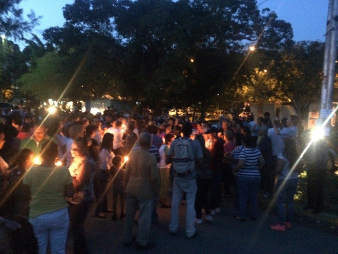 Realizan vigilia frente al policlínico de Turmero por la pronta recuperación de Jofre Rodriguez (+fotos)