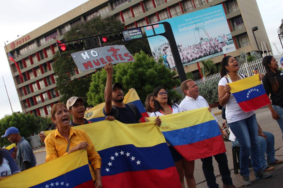 Zulianos se plantan frente a torre Miranda de Pdvsa