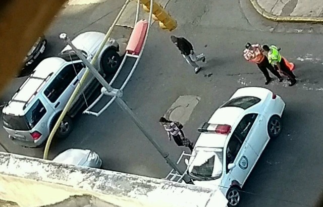 Cerrado el paso en la avenida Universidad por la PNB #19Jun