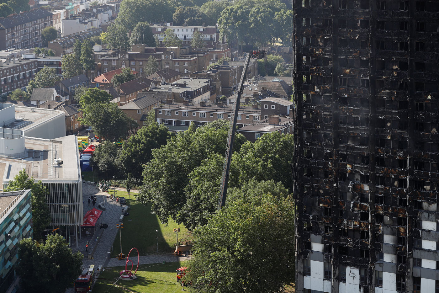 Suben a 17 los muertos por incendio de edificio en Londres
