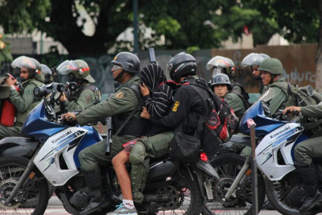 Estragos tras la brutal represión en Altamira este #14Jun/Foto: Régulo Gómez 