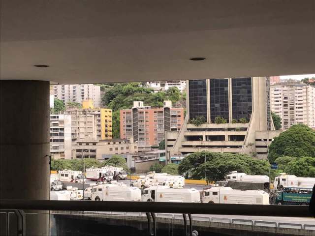 Protesta ante embajada de China en Caracas por supuesta venta de equipo antimotín. Foto: @ELTAMBORve 