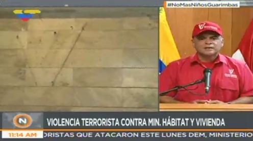 Sin ton ni son, el ministro de Hábitat y Vivienda arremete contra Alberto Federico Ravell (video)