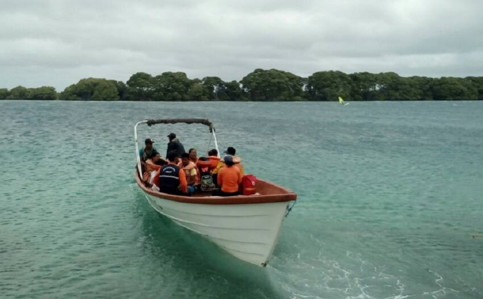 Evacúan a más de 60 personas de los cayos en Los Roques por paso de Bret (Fotos)