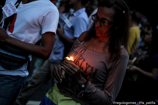 Oposición se concentró en Parque Cristal para homenajear a los caídos. Foto: Régulo Gómez / LaPatilla.com