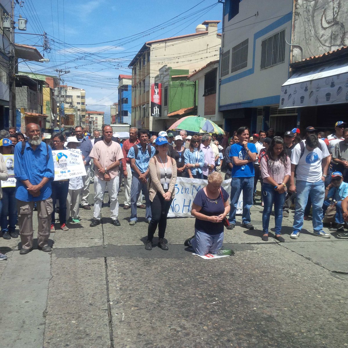 Cerrado el paso en la avenida Las Américas en Mérida #8Jun