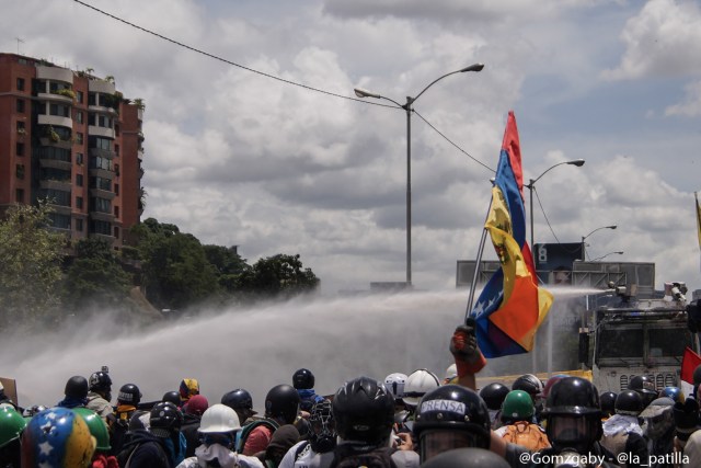 La represión "atroz" arremetió este #19Jun hasta con balas: La resistencia continúa. Fotos: Gabriela Gómez / LaPatilla.com