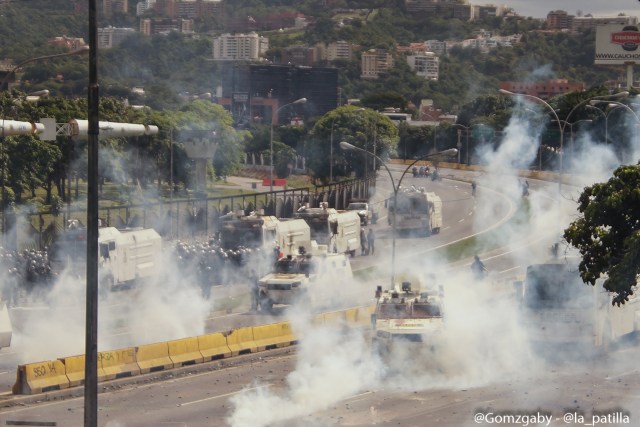 La represión "atroz" arremetió este #19Jun hasta con balas: La resistencia continúa. Fotos: Gabriela Gómez / LaPatilla.com