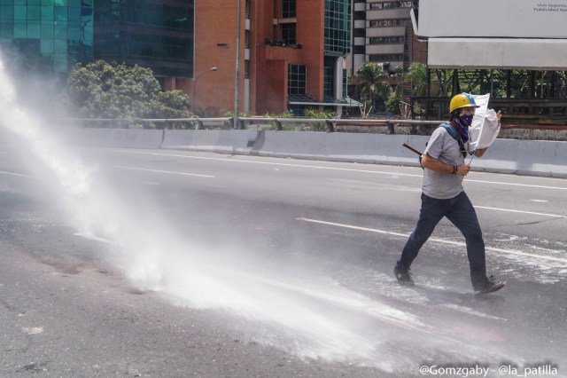 La represión "atroz" arremetió este #19Jun hasta con balas: La resistencia continúa. Fotos: Gabriela Gómez / LaPatilla.com