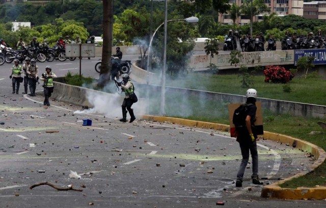 Cuerpos de seguridad redoblan la represión en las marchas. La resistencia sigue. REUTERS/Carlos Garcia Rawlins