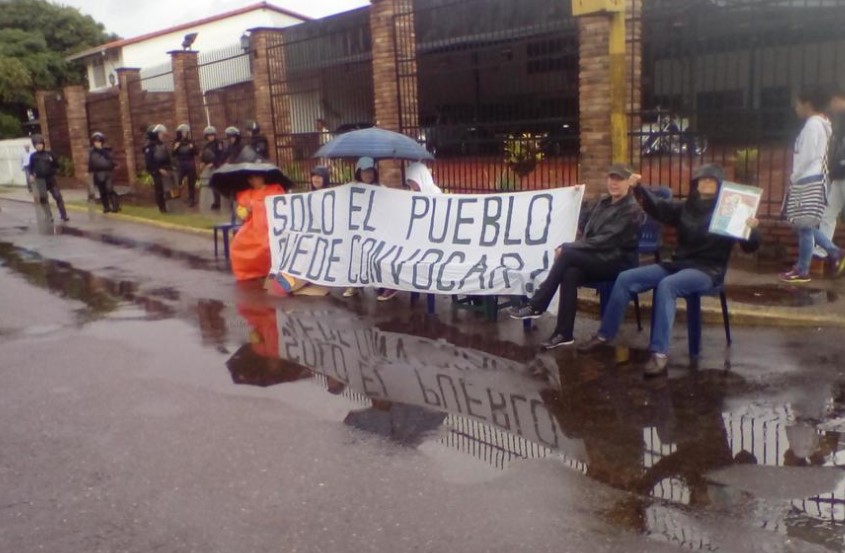 La lluvia no impidió que San Cristóbal saliera al plantón nacional #5Jun (Fotos)