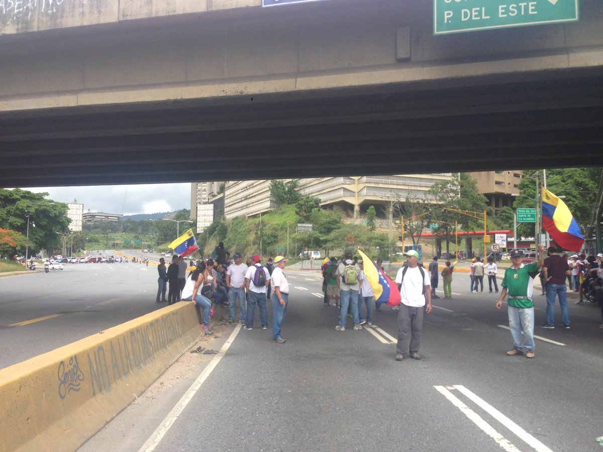 Manifestantes en Santa Fe salieron con rumbo al CNE #19Jun