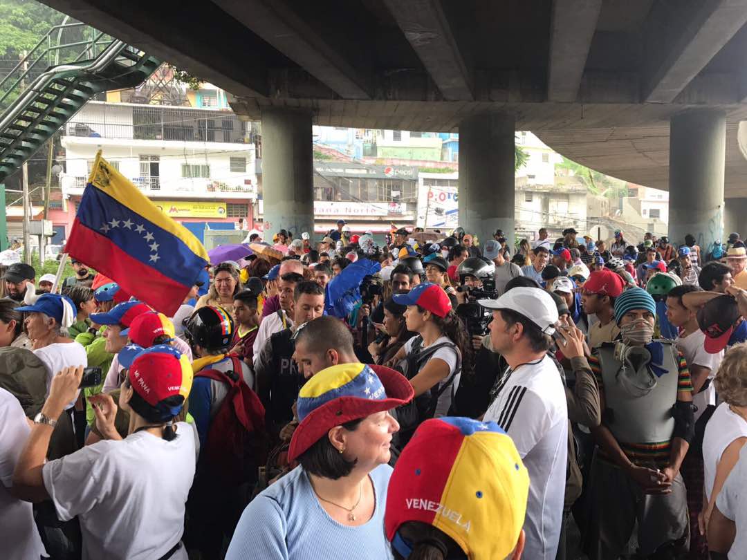 Bajo un palo de agua, sale marcha desde el distribuidor Santa Fe hasta el CNE #29jun