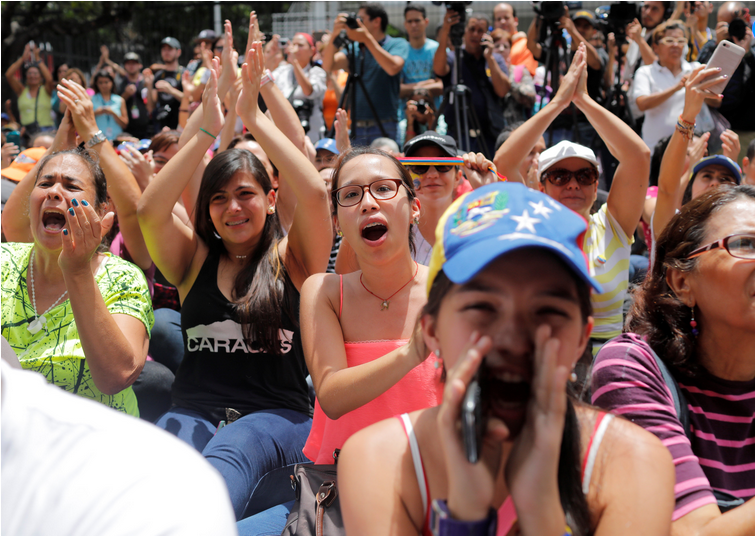 Ucevistas rindieron homenaje a caídos durante protestas