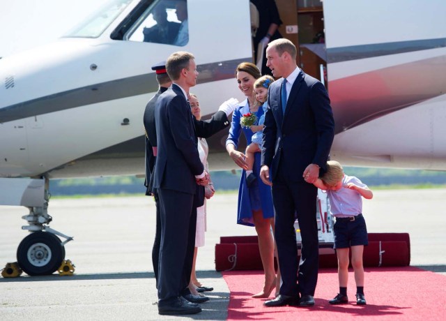 Prince William, the Duke of Cambridge, his wife Catherine, The Duchess of Cambridge, Prince George and Princess Charlotte arrive at Tegel airport in Berlin, Germany, July 19, 2017. REUTERS/Steffi Loos/POOL