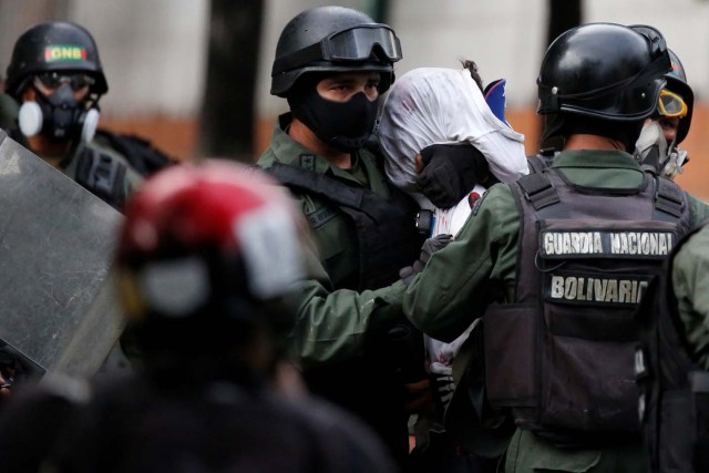 Riot security forces detain a demonstrator during a rally against Venezuela's President Nicolas Maduro's government in Caracas, Venezuela, July 28, 2017. REUTERS/Carlos Garcia Rawlins