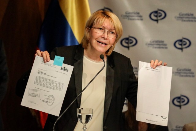 CAR06. CARACAS (VENEZUELA), 04/07/2017.- La fiscal general venezolana, Luisa Ortega Diaz, ofrece una rueda de prensa hoy, martes 4 de julio de 2017, en Caracas (Venezuela). Ortega Díaz dijo hoy que no asistirá a la sesión de antejuicio de mérito en su contra en el Tribunal Supremo de Justicia (TSJ) por considerar que el proceso que se ha abierto es una violación de la legislación con el objetivo de anular al Ministerio Público. EFE/Miguel Gutiérrez