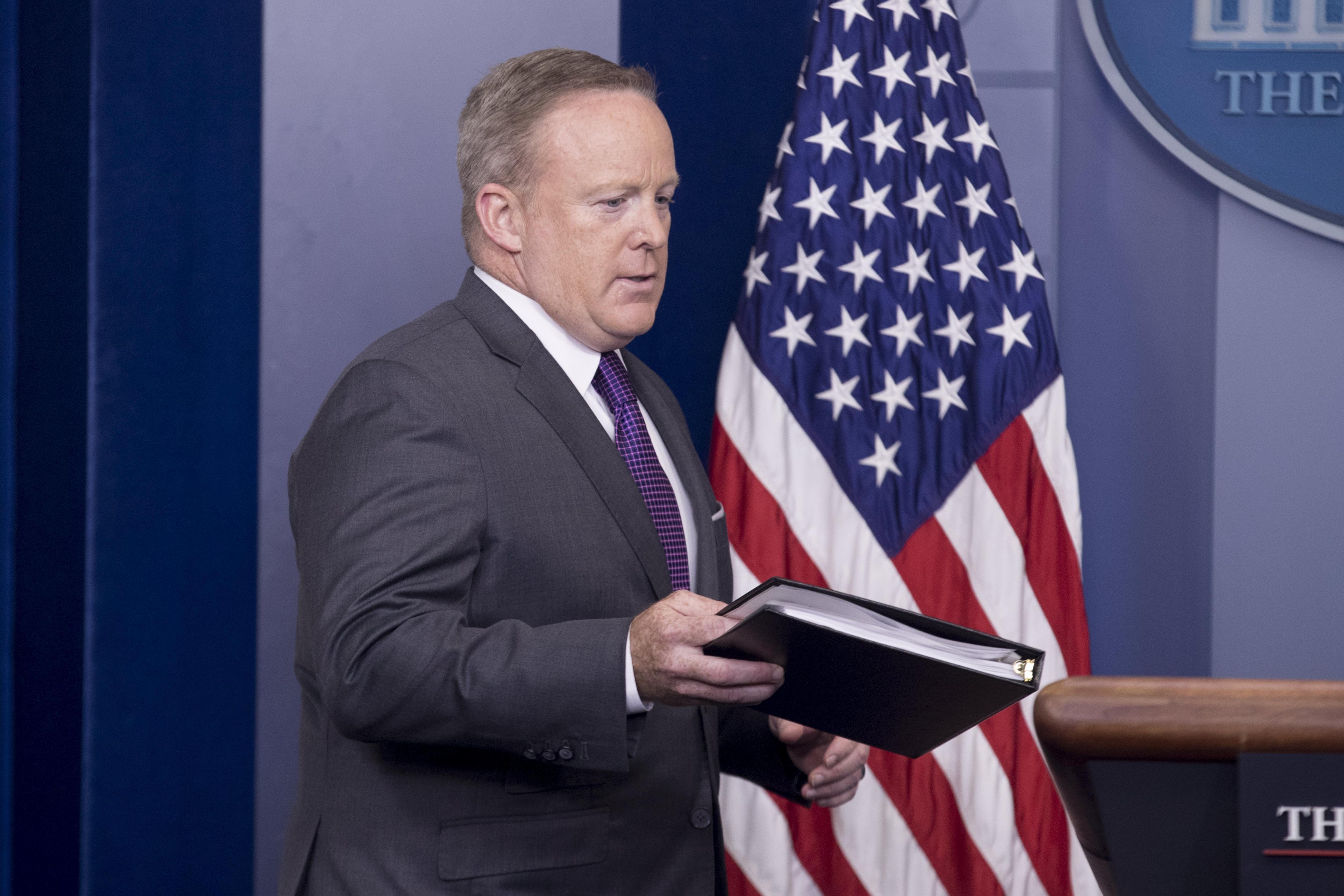 Renuncia portavoz de la Casa Blanca, Sean Spicer