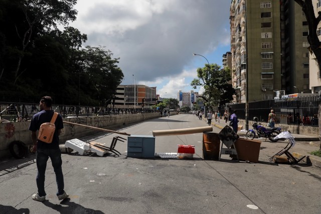 CAR20. CARACAS (VENEZUELA), 26/07/2017.- Vista de calles, avenidas y autopistas parcialmente vacías hoy, miércoles 26 de julio de 2017, durante la huelga general de 48 horas en Caracas (Venezuela). La oposición venezolana ha convocado a una huelga general de 48 horas en todo el país que se inicia hoy como parte de las manifestaciones en contra de la Asamblea Nacional Constituyente que impulsa el Gobierno para cambiar la Carta Magna. EFE/Miguel Gutiérrez