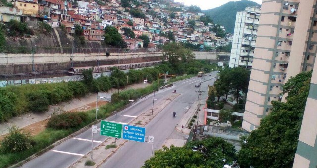 Foto: Caricuao se unió al paro cívico este miércoles / Tomas Guanipa