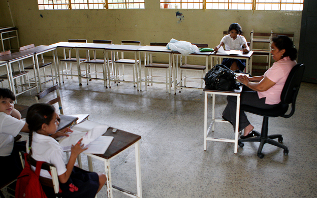 Nuevo año escolar arrancó con la asistencia más baja de la historia educativa del país