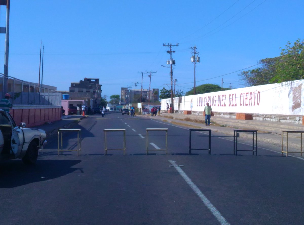 ¡Sin votantes! 10:30 Así lucen centros electorales en Punto Fijo #30Jul (Fotos)