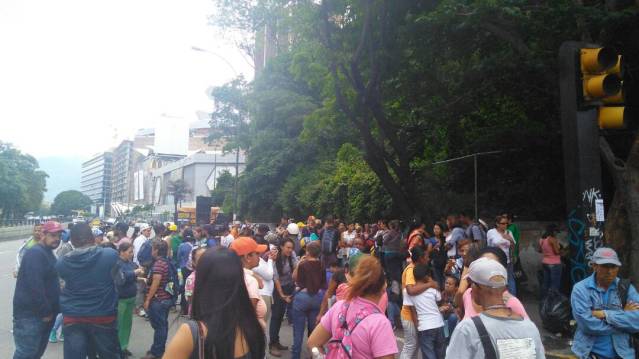 Manifestantes se concentran en La California para marchar hasta el TSJ 