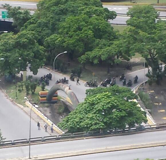  la urbanización Macaracuay se convirtió por más de dos horas en "una guerra campal" tras brutal represión efectuada por los cuerpos de in-seguridad del estado y los colectivos. / Foto de archivo