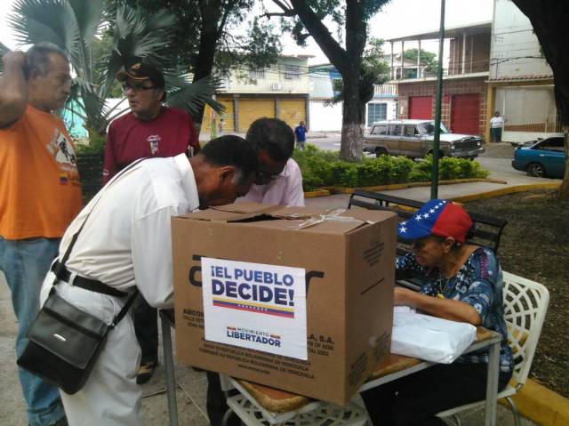 En Aragua Punto Soberano Plaza Fco de Miranda, en Municipio Linares Alcantara ACTIVADAS 10 mesas via @Roselba_Hj Roselba Diaz