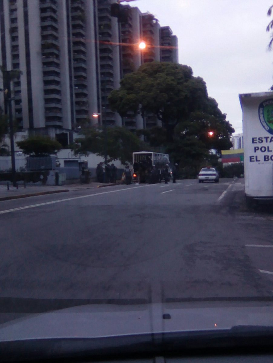 PNB levanta barricada en El Bosque #20Jul (Foto)