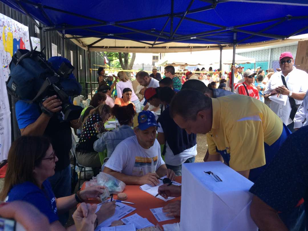 Richard Blanco: Caracas y Venezuela demuestran con el voto y en la calle el rechazo a la Constituyente